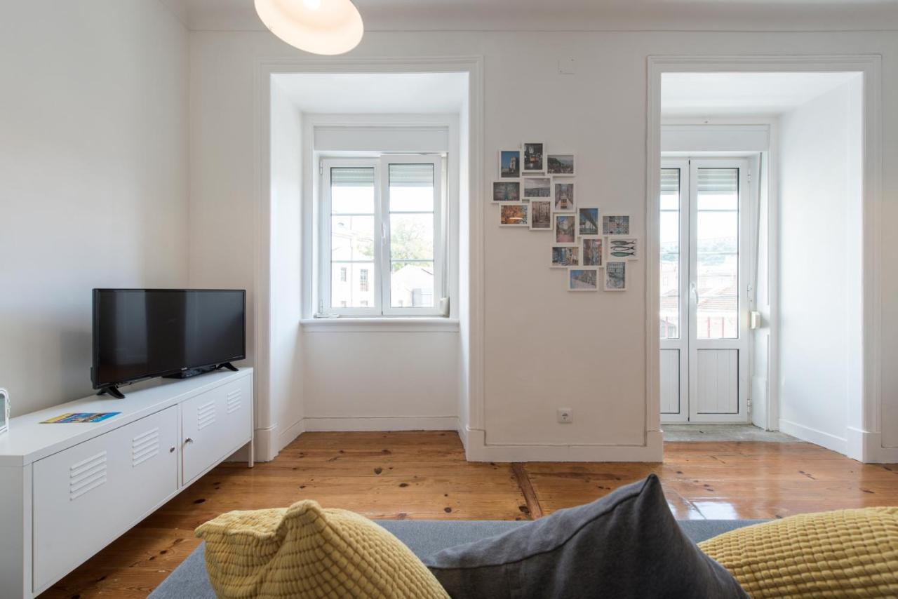 Cozy Apartment With Castel View Lisbon Exterior photo
